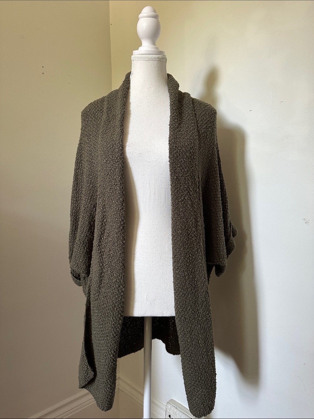 TALULA Aritzia Dark Olive Knit Short Sleeve Slouchy Open Front Cardigan Small
